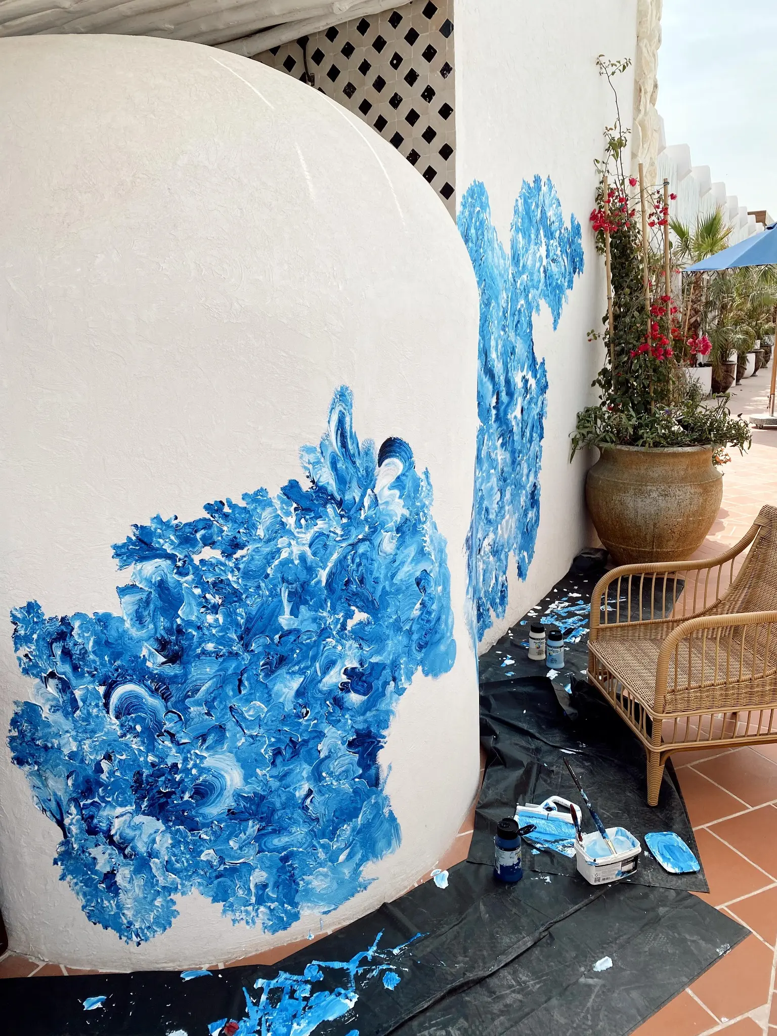 Painting follows the architectural forms.